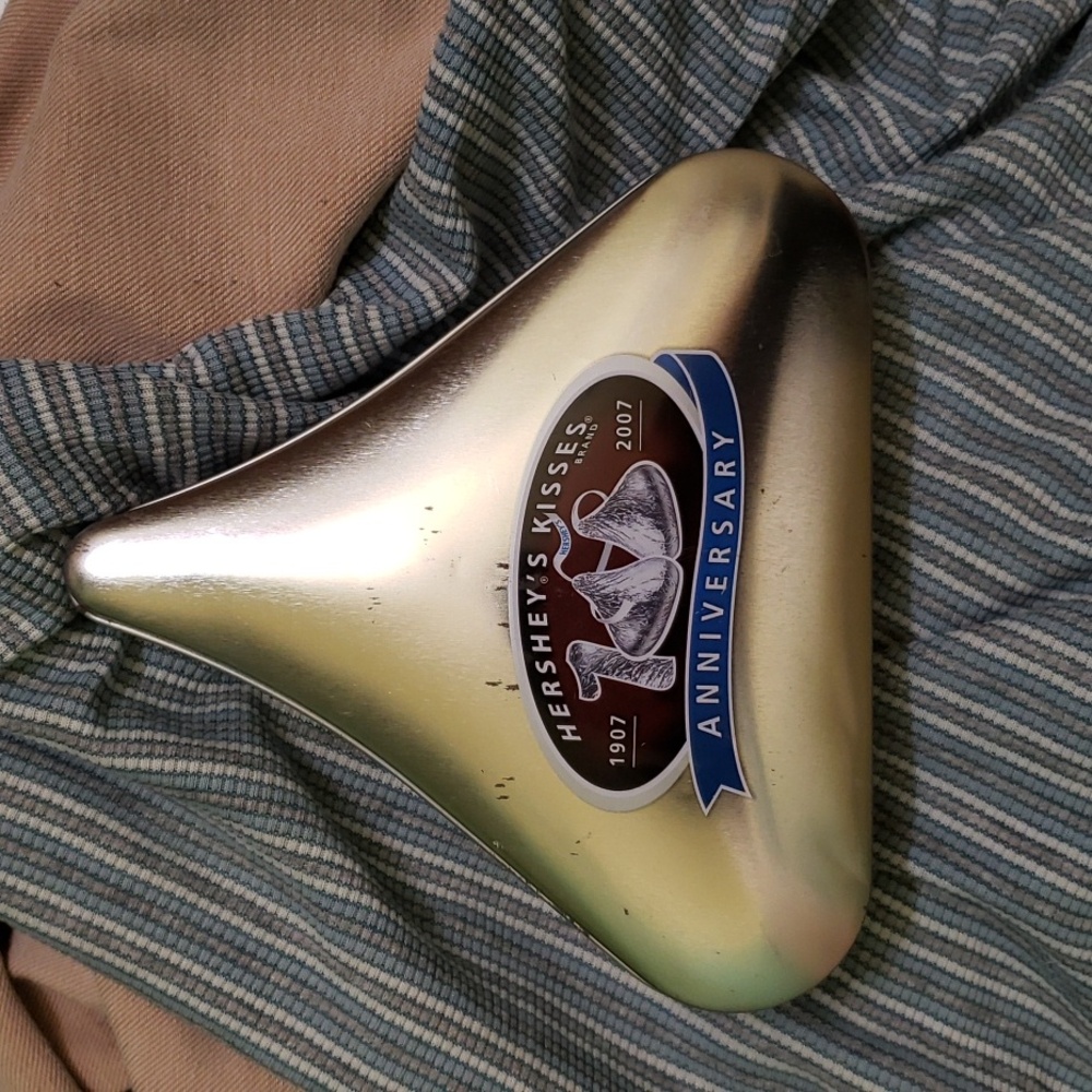 Hersheys 5 1/4L × 5 1/2W Silver